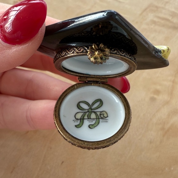 Limoges Graduation Cap Box - Picture 4 of 4